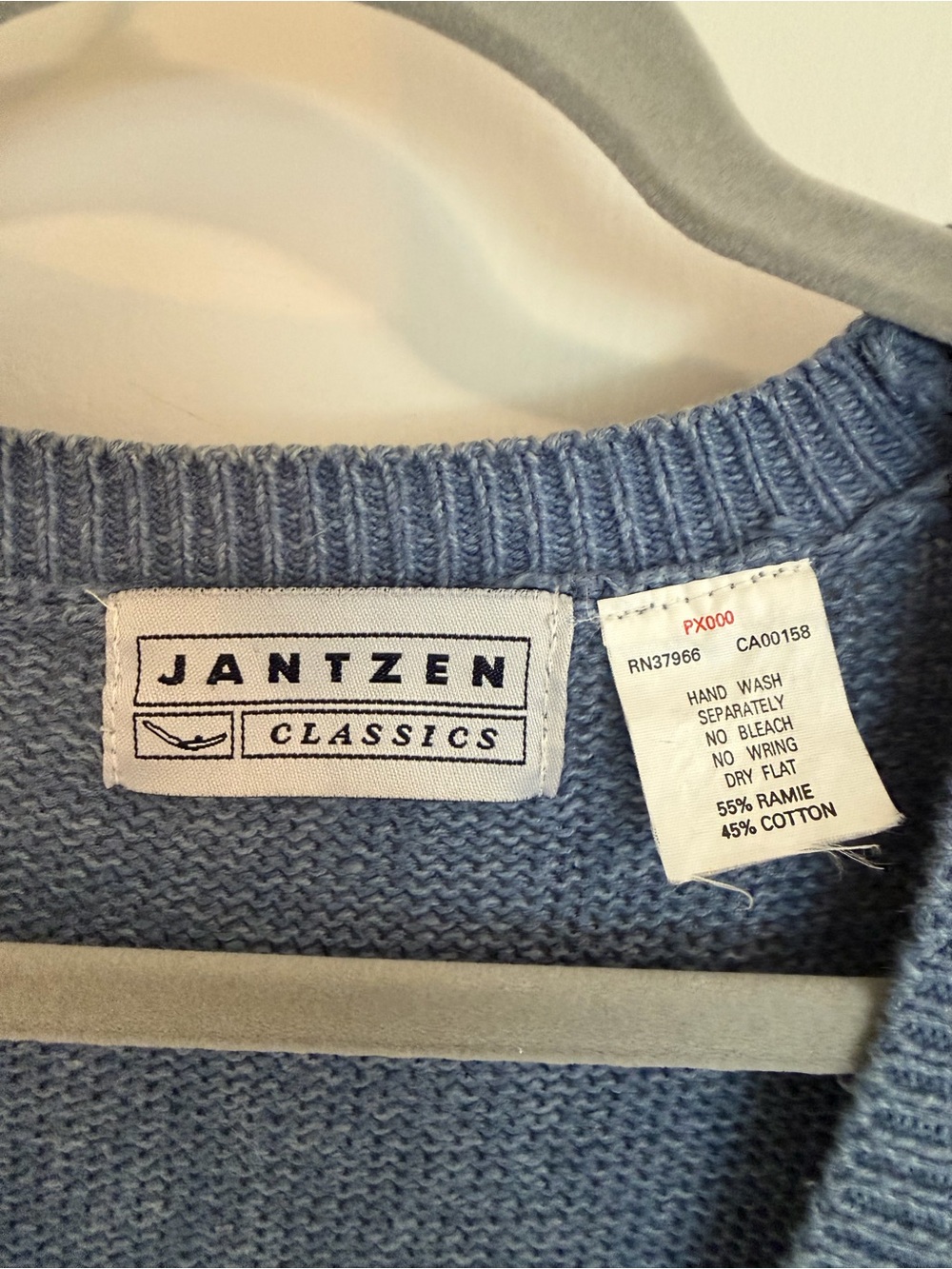 Vintage JANTZEN CLASSICS, RAMIE COTTON KNIT BLUE CARDIGAN HAND STITCHED FLOWERS - Picture 5 of 8